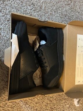 Specialized Men's All-Black MTB Flats